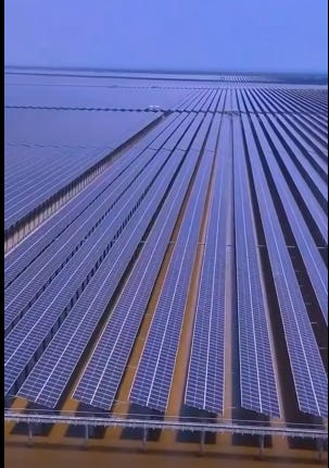 A large solar panel array

AI-generated content may be incorrect.