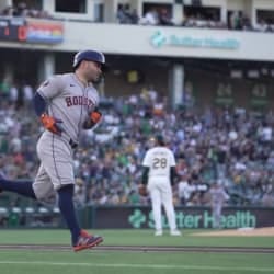 Field View: Jose Altuve's solo home run Field View: Jose Altuve's solo home run