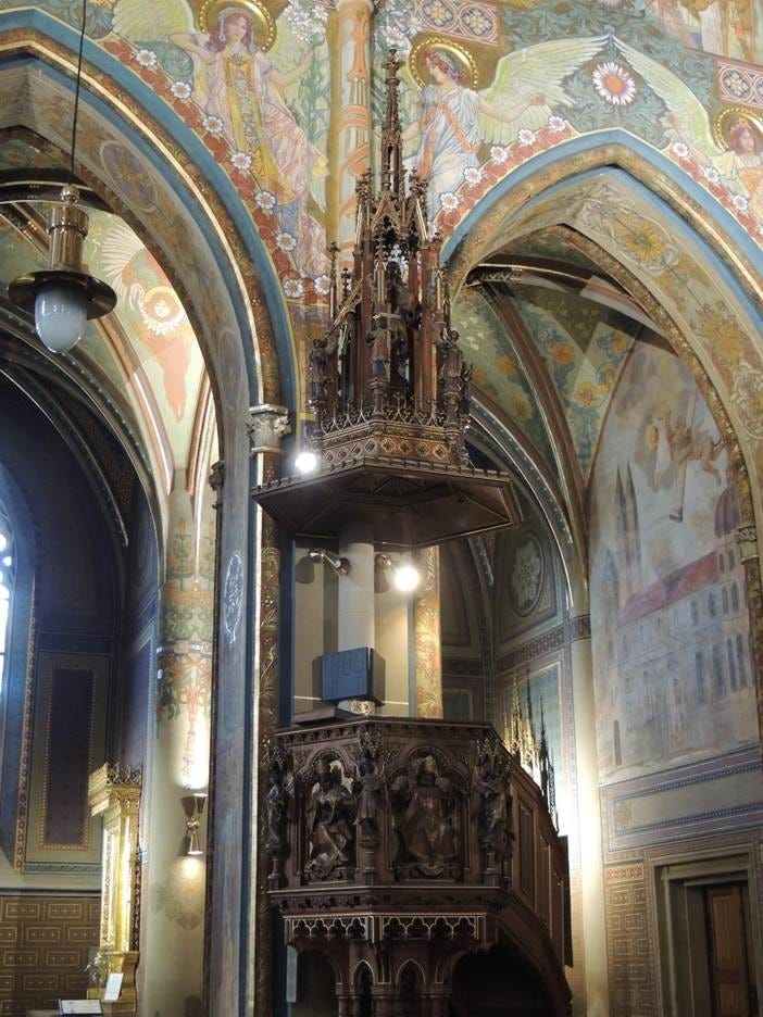 A ornately decorated room with a large pedestal

AI-generated content may be incorrect.