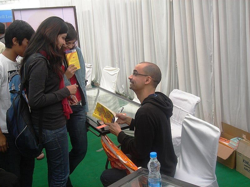 File:Pulitzer Prize-Winning Novelist and Short Story Writer Junot Diaz Speaks With a Fan (5393624464).jpg
