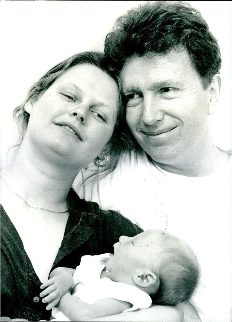 1990 SUE BREARLEY CHILDRENS BOOK CHRISTINE BOYD SINGER PRESS BORN BRIT