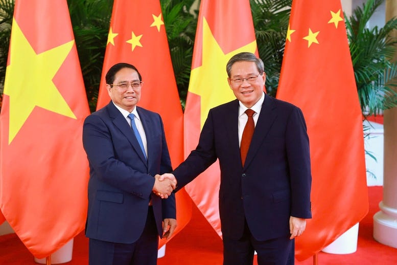 Thủ tướng Phạm Minh Chính và Thủ tướng Trung Quốc Lý Cường trước khi bắt đầu cuộc hội đàm chiều ngày 24/6 - Ảnh: VGP Thủ tướng Phạm Minh Chính và Thủ tướng Trung Quốc Lý Cường trước khi bắt đầu cuộc hội đàm chiều ngày 24/6 - Ảnh: VGP