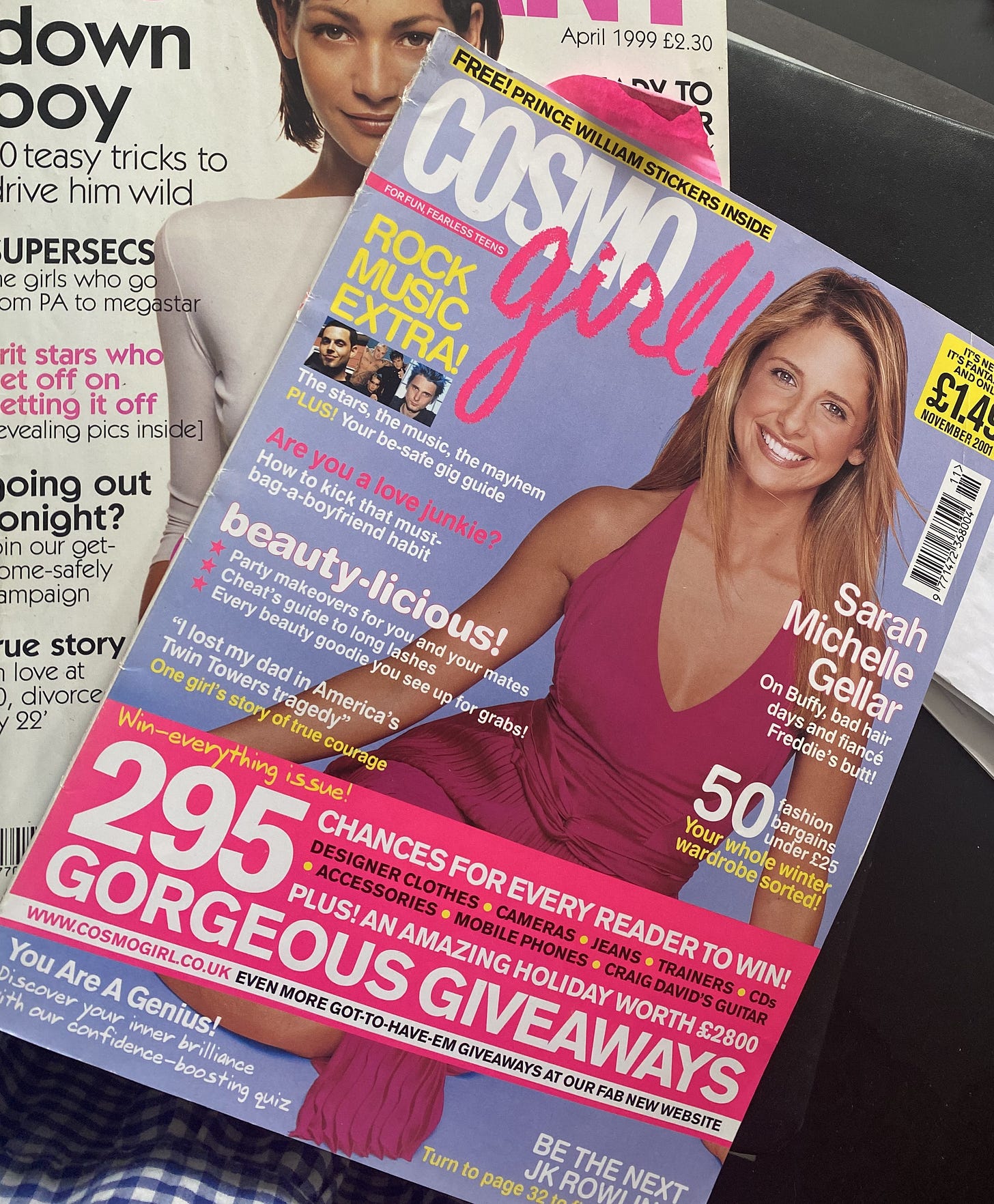 An issue of British CosmoGIRL! 