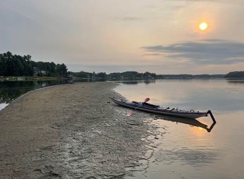 A boat on the beach

AI-generated content may be incorrect.