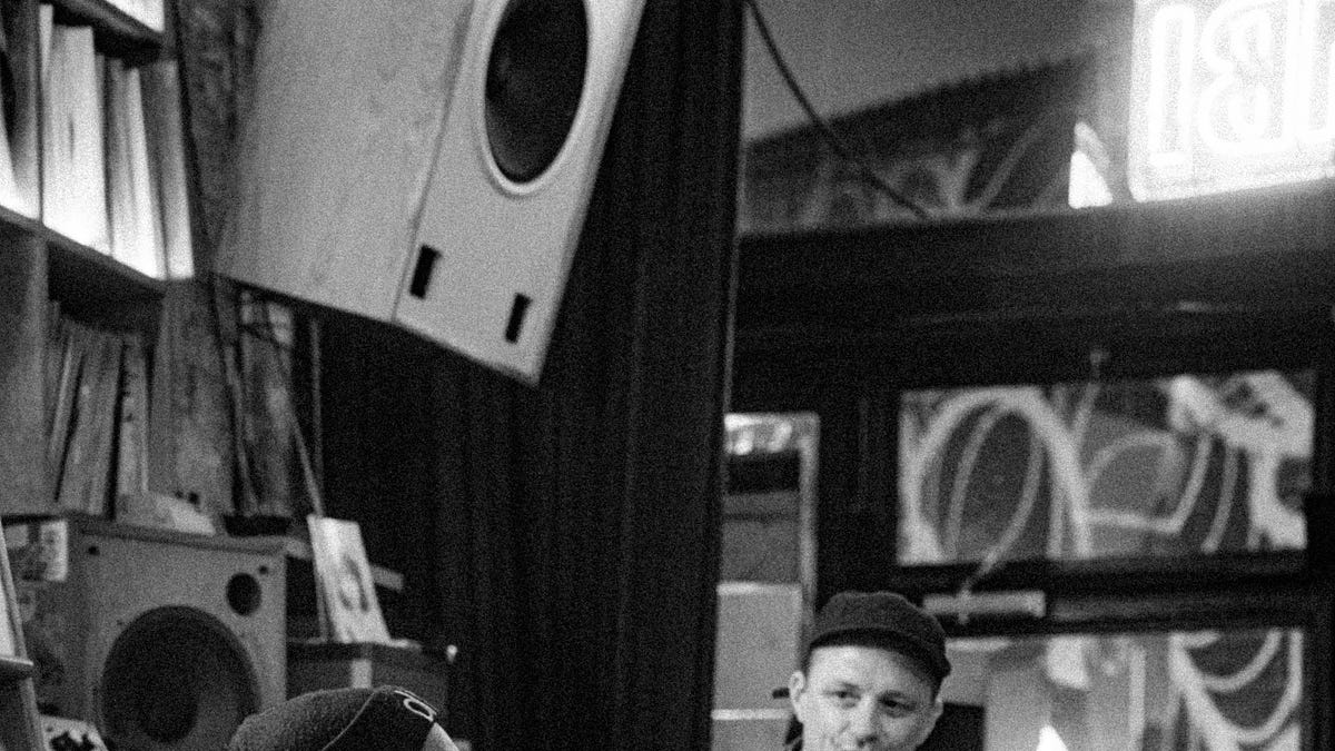 デニス・ボーヴェルが語る、坂本龍一「Riot in Lagos」セッション