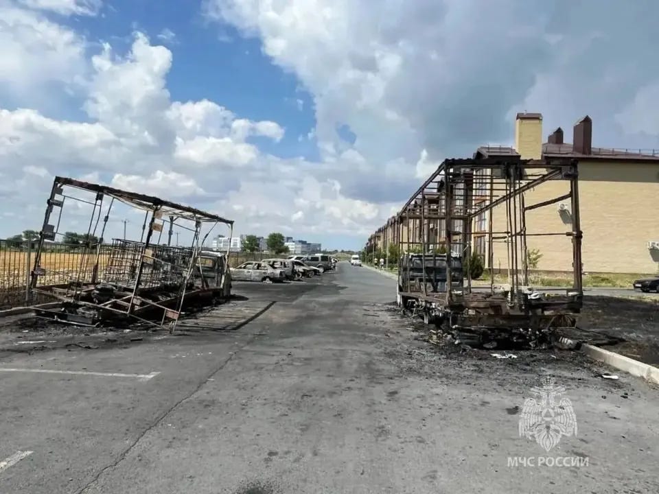 BlackMarketPetrolStation_Wreckage_01.jpg