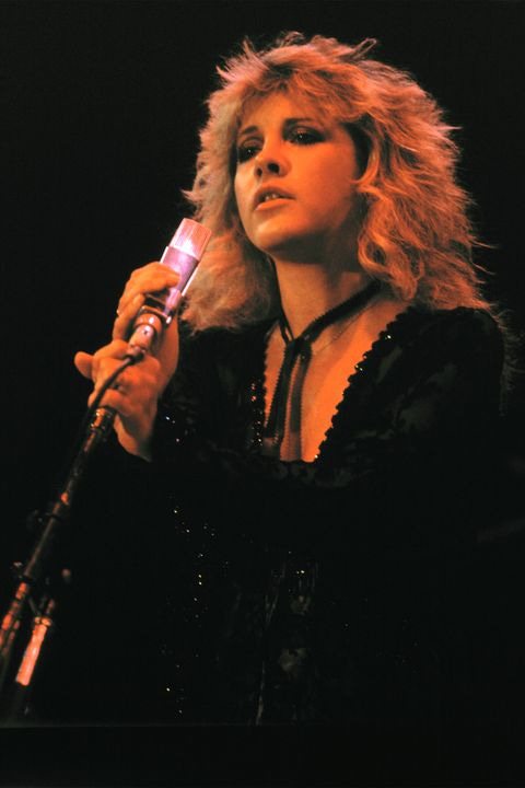 Performance, Entertainment, Music, Singer, Music artist, Singing, Musician, Performing arts, Microphone, Pop music, 