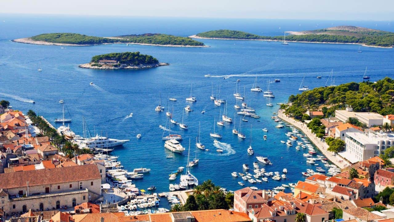 Tips: How to avoid crowds while sailing in Croatia – Frontier Adriatic