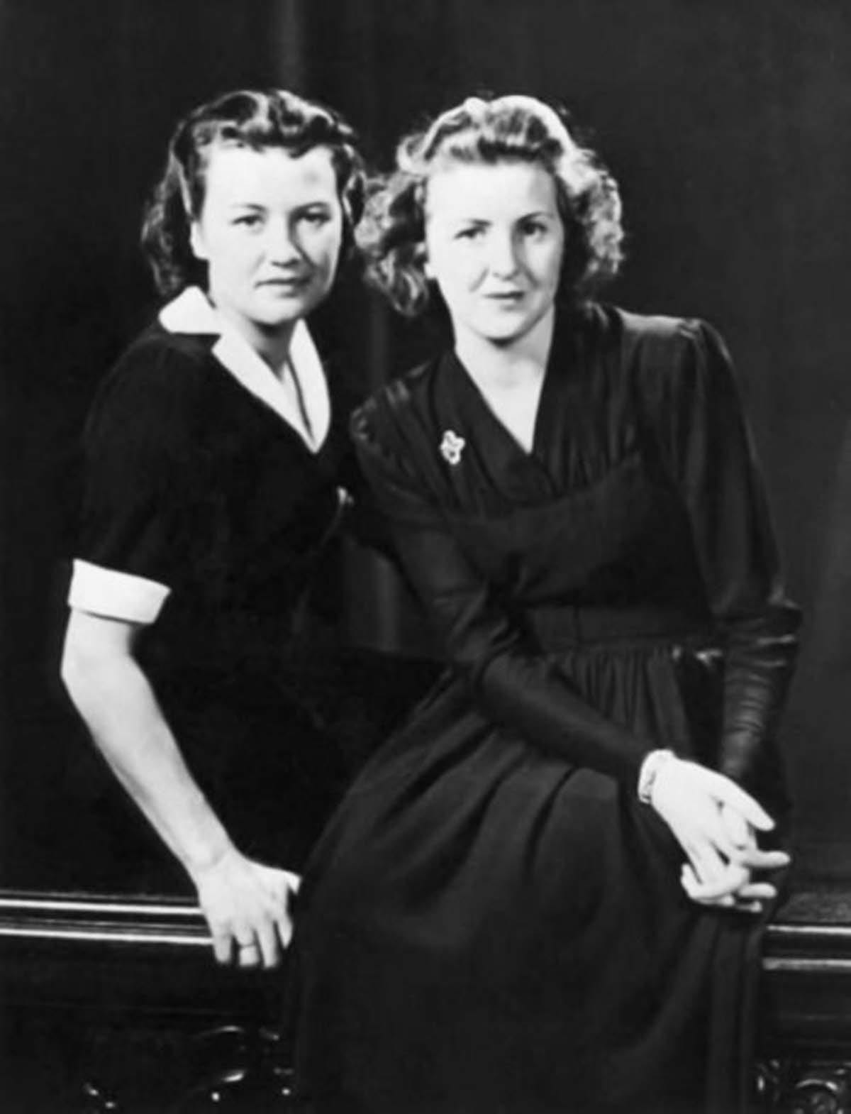 Herta Schneider and Eva Braun. It is asserted that Eva wrote at least two final letters to Herta from the bunker, just before her death. Herta Schneider and Eva Braun. It is asserted that Eva wrote at least two final letters to Herta from the bunker, just before her death.