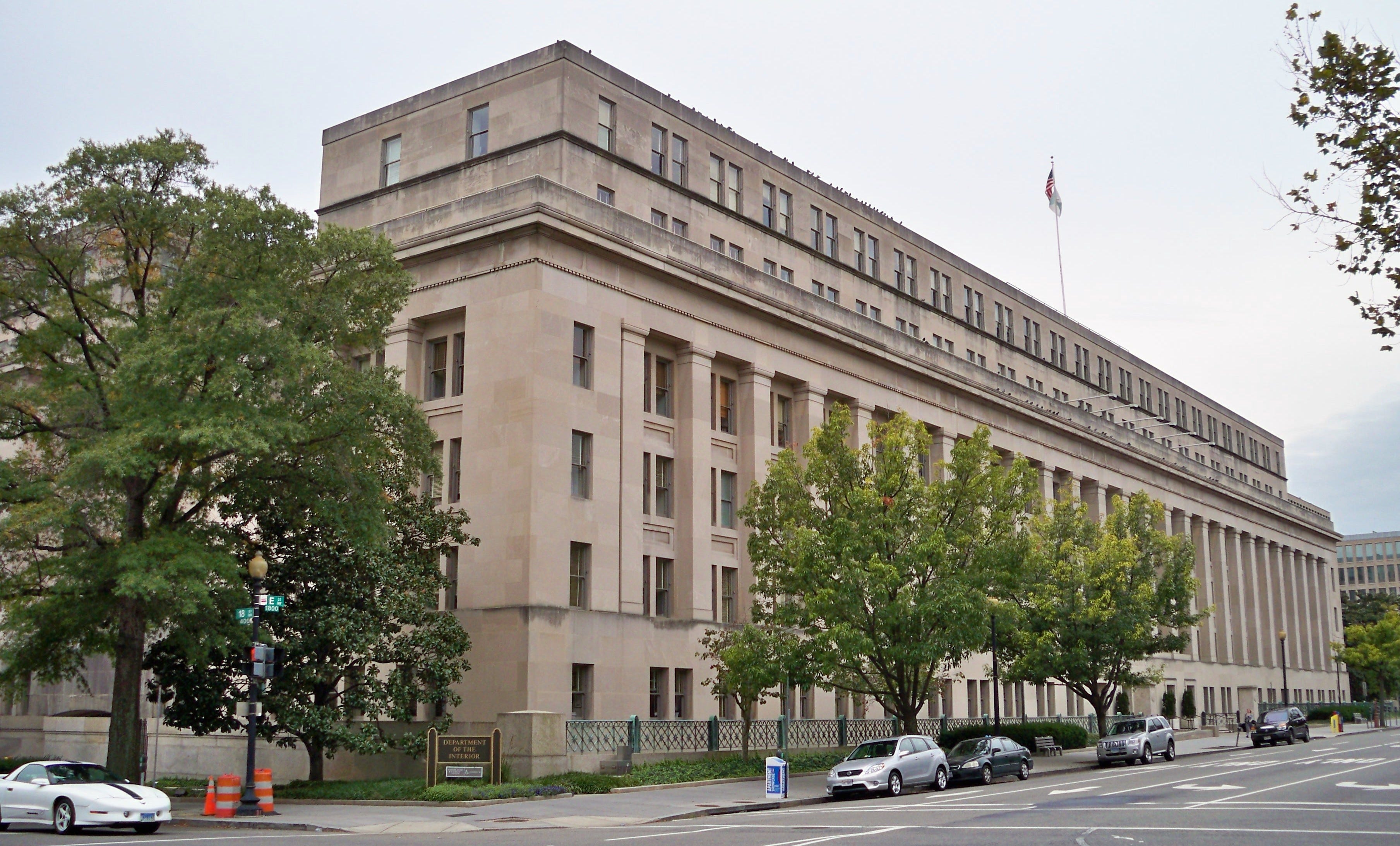 Loyalists, Lobbyists and Industry Insiders — the New Political ...