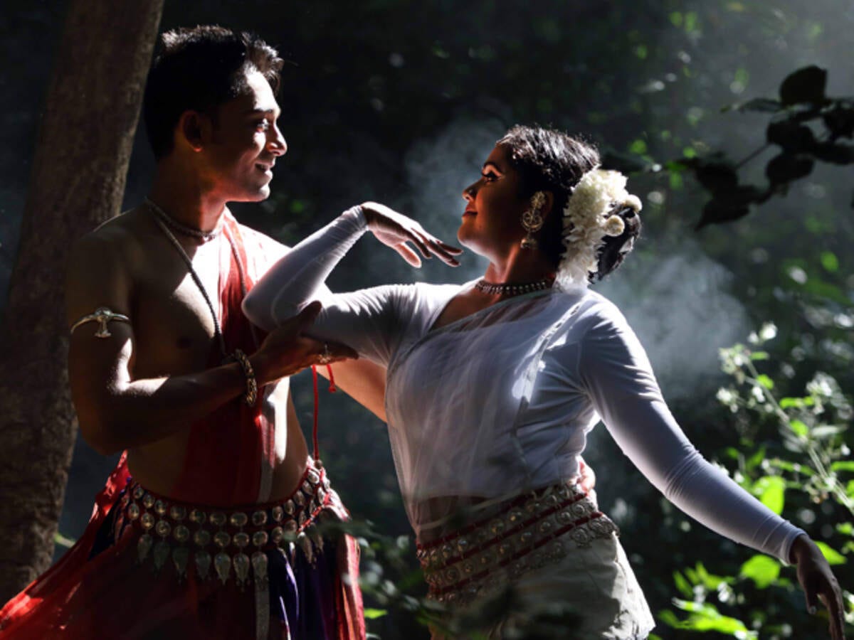 Bengaluru: When Bengaluru-based classical dance exponent gave Tchaikovsky's  Swan Lake an Odissi makeover - The Economic Times