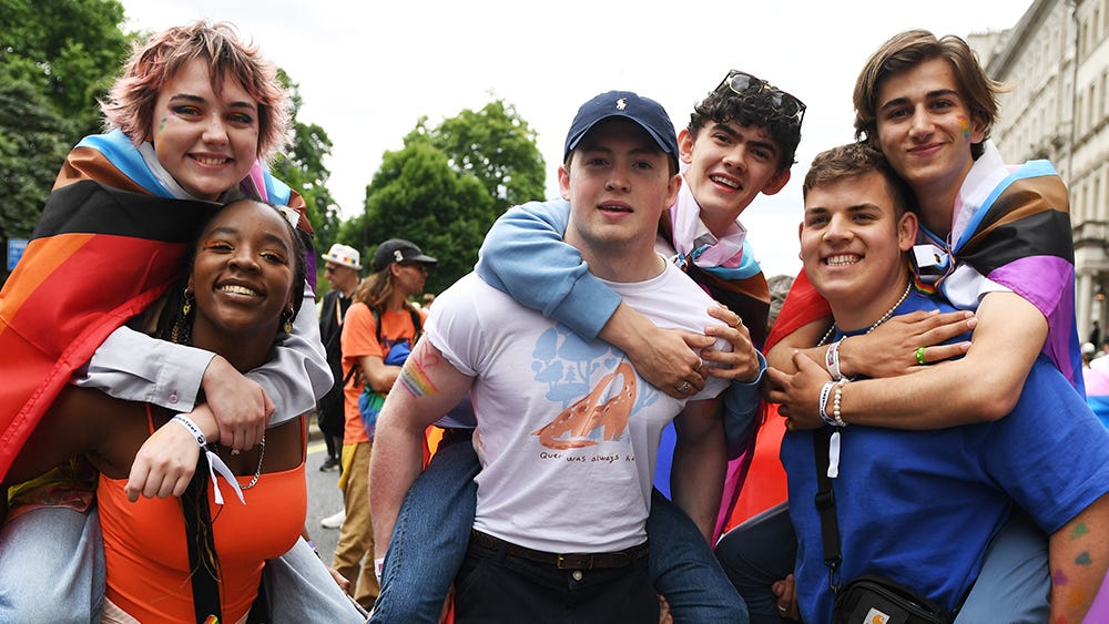 Heartstopper' Cast Flip Off Anti-LGBTQ+ Protesters at London Pride