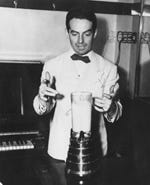Fred Waring using a Blendor Fred Waring using a Blendor