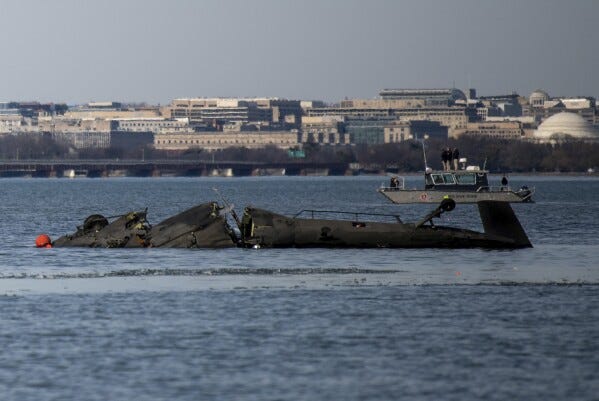 Boats return to the Potomac River for DC plane crash recovery and  investigation | AP News