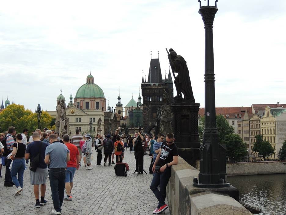 A group of people walking on a bridge

AI-generated content may be incorrect.