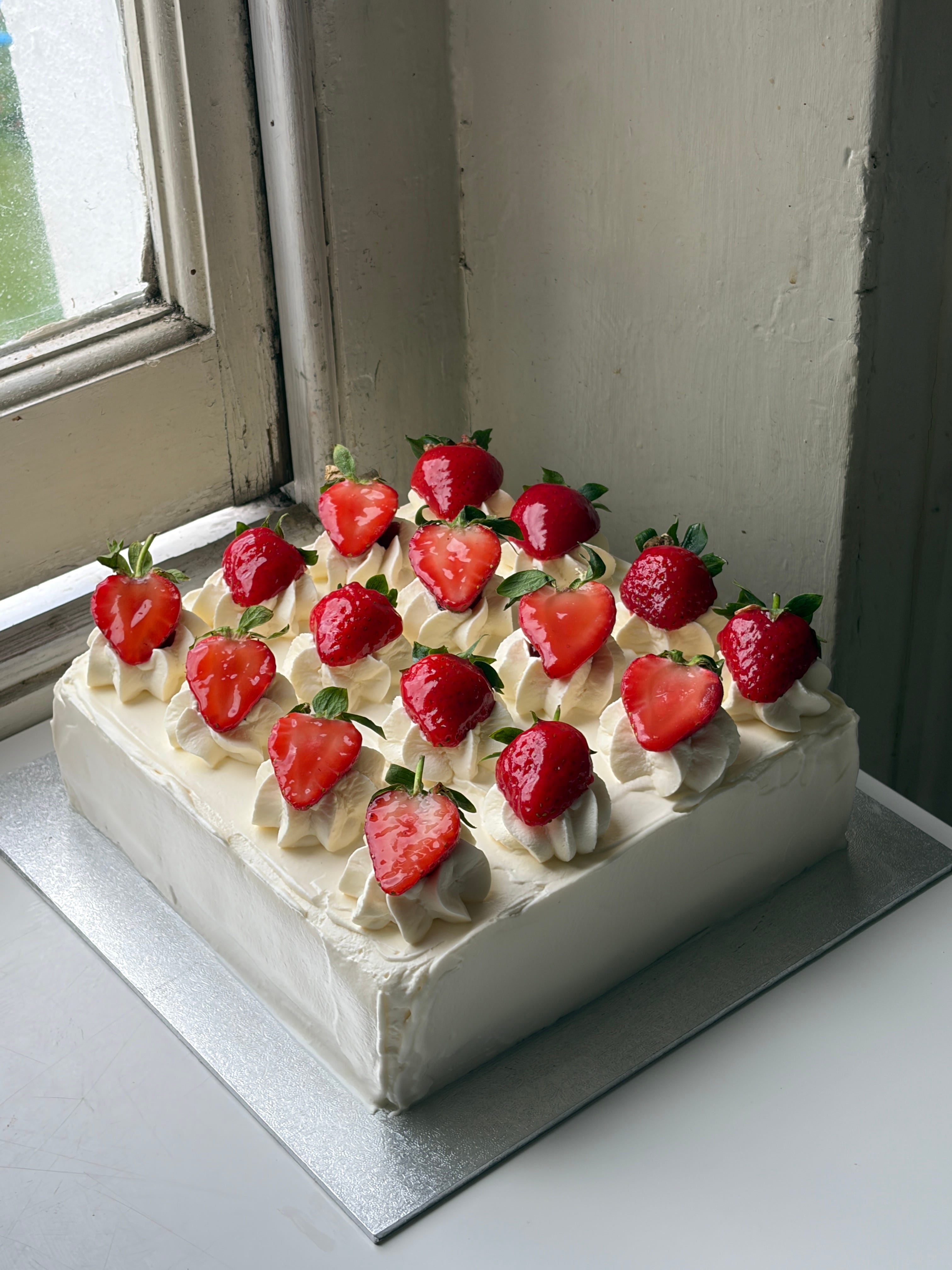 KP+: Strawberry Patch Cream Cake - by Nicola Lamb