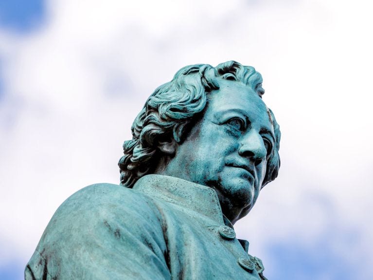 A cabeça do poeta: Parte do monumento Goethe-Schiller em Weimar 