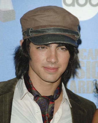WHO THINKS JOE WENT FROM GORGEOUS TO UGLY?? - Joe Jonas réponses - fanpop
