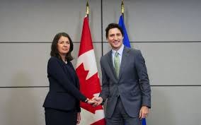 Awkward handshake: Smith distrusts ...