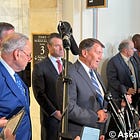 Sen. Rounds: "We’ve got a shot at" getting new UAPDA in NDAA — but it depends on House Intel