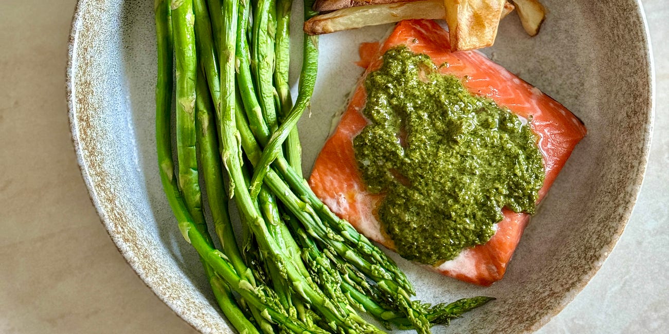 Pesto salmon with crispy potatoes