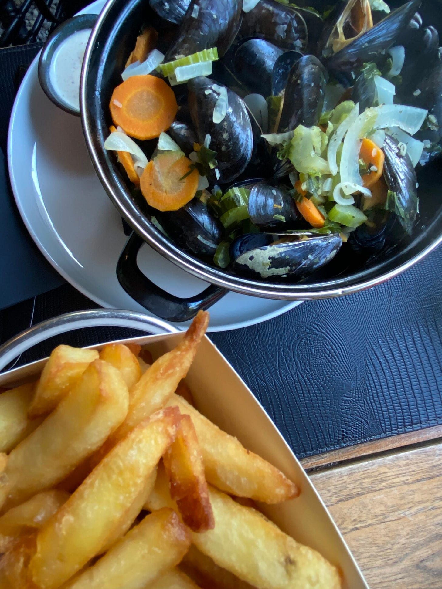 Pommes und Muscheln mit Möhren