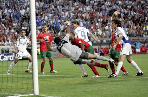 Greece Soccer Team - EURO 2004 Champions - Angelos Charisteas - by La  Cancha-News On World Cup 2006 - "World's Leading Soccer Magazine!"