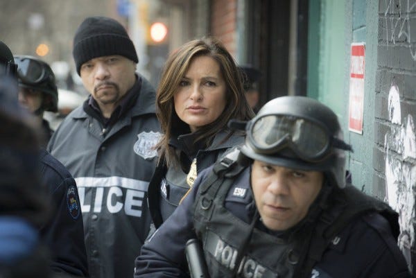 olivia suited up for law and order svu 2015 images olivia suited up for law and order svu 2015 images