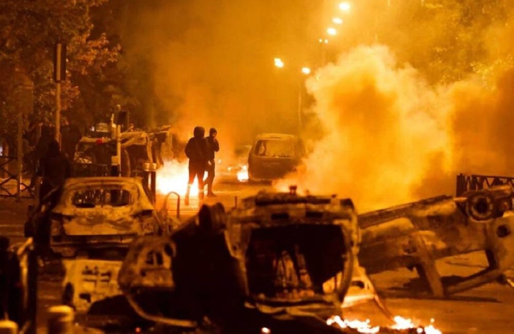 Franciaországban jelenleg teljes anarchia uralkodik, a helyzet rosszabb, mint 2005-ben, kitört a káosz...