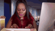 Woman Chewing Gum And Typing GIF - Woman Chewing Gum And Typing Woman  Chewing - Discover & Share GIFs