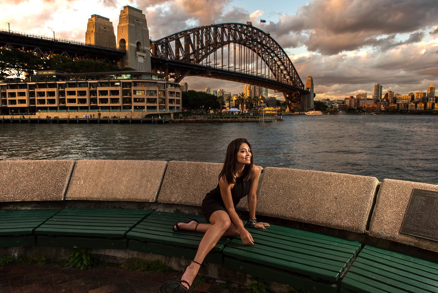 Juliana Paes posando para um retrato na Austrália Juliana Paes posando para um retrato na Austrália