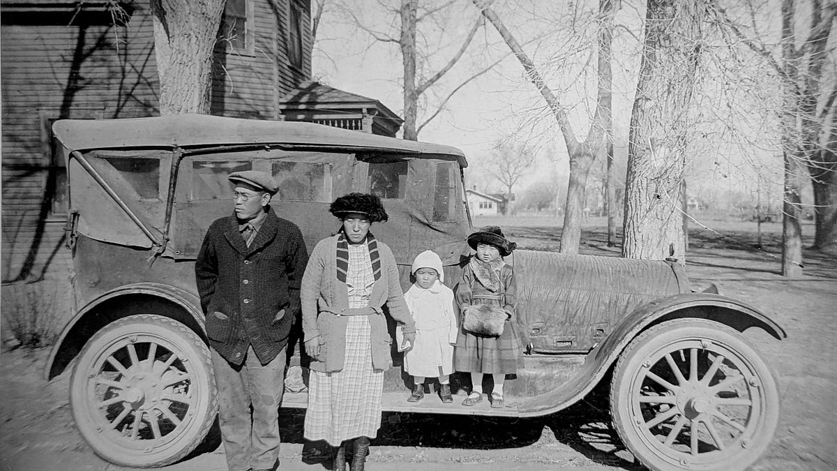 The Buick in the Old Family Photo - Murilee Martin