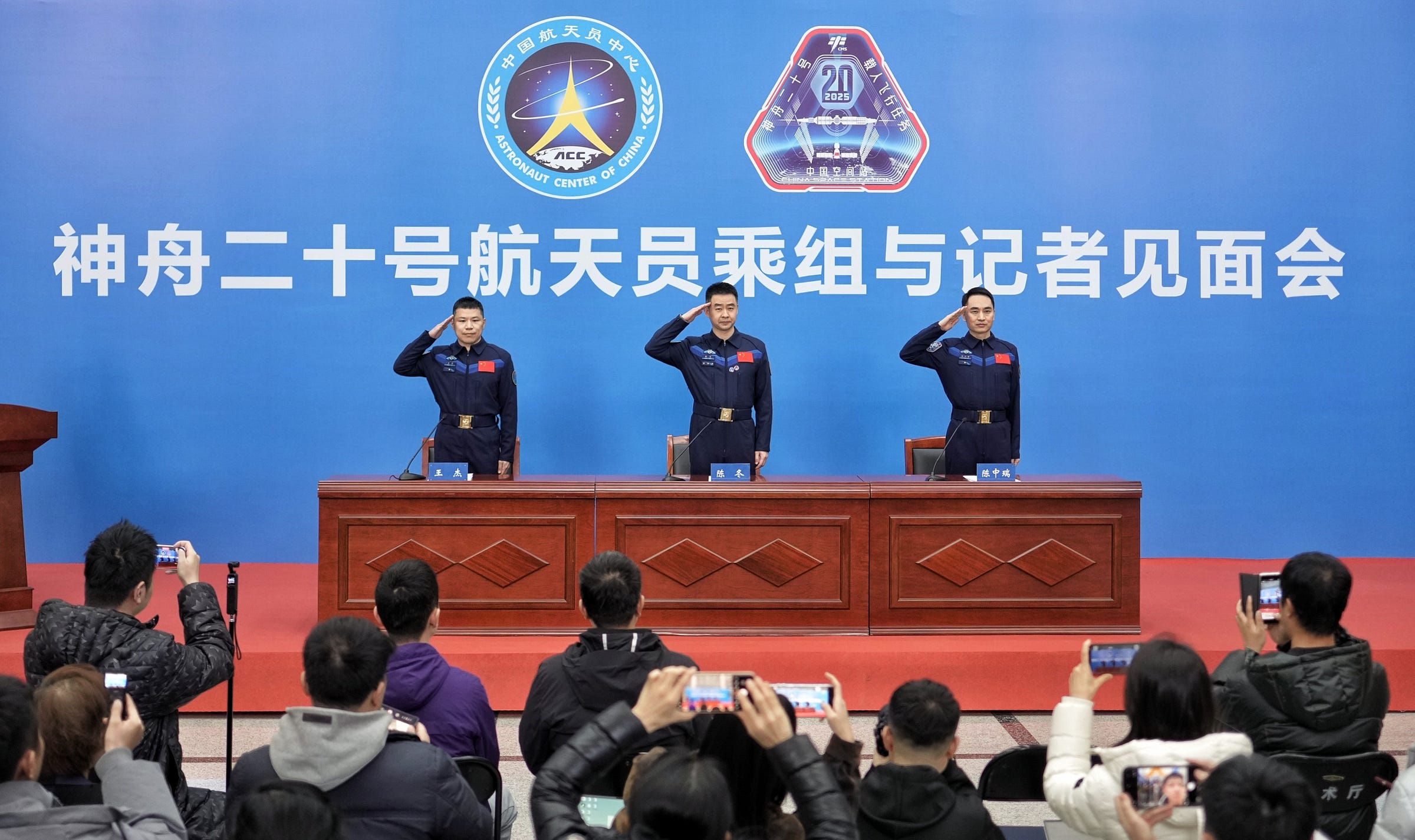 Shenzhou-20’s Wang Jie (left), Chen Dong (center), and Chen Zhongrui (right) while meeting the press on January 16th 2026.