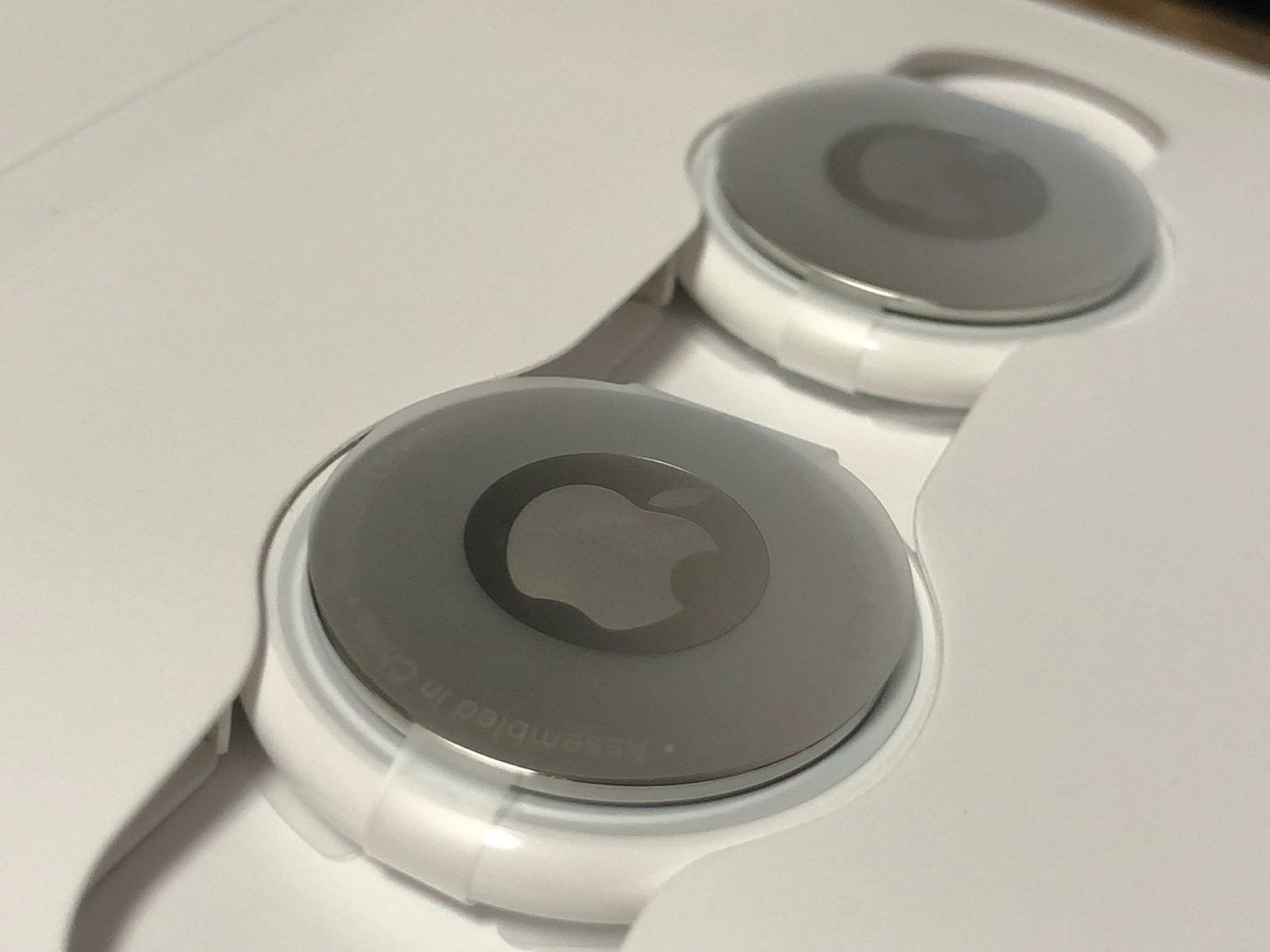 Dos AirTags aún sin activar