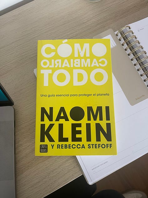Descubre 12 libros esenciales para adoptar un estilo de vida más equilibrado, lleno de propósito y conectado con la sostenibilidad. Desde el minimalismo hasta la conciencia plena.