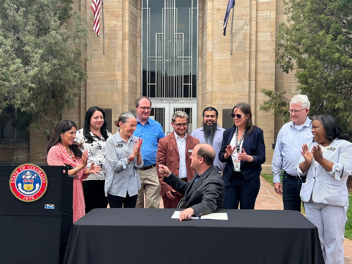 CEDP signing a bill<br />
