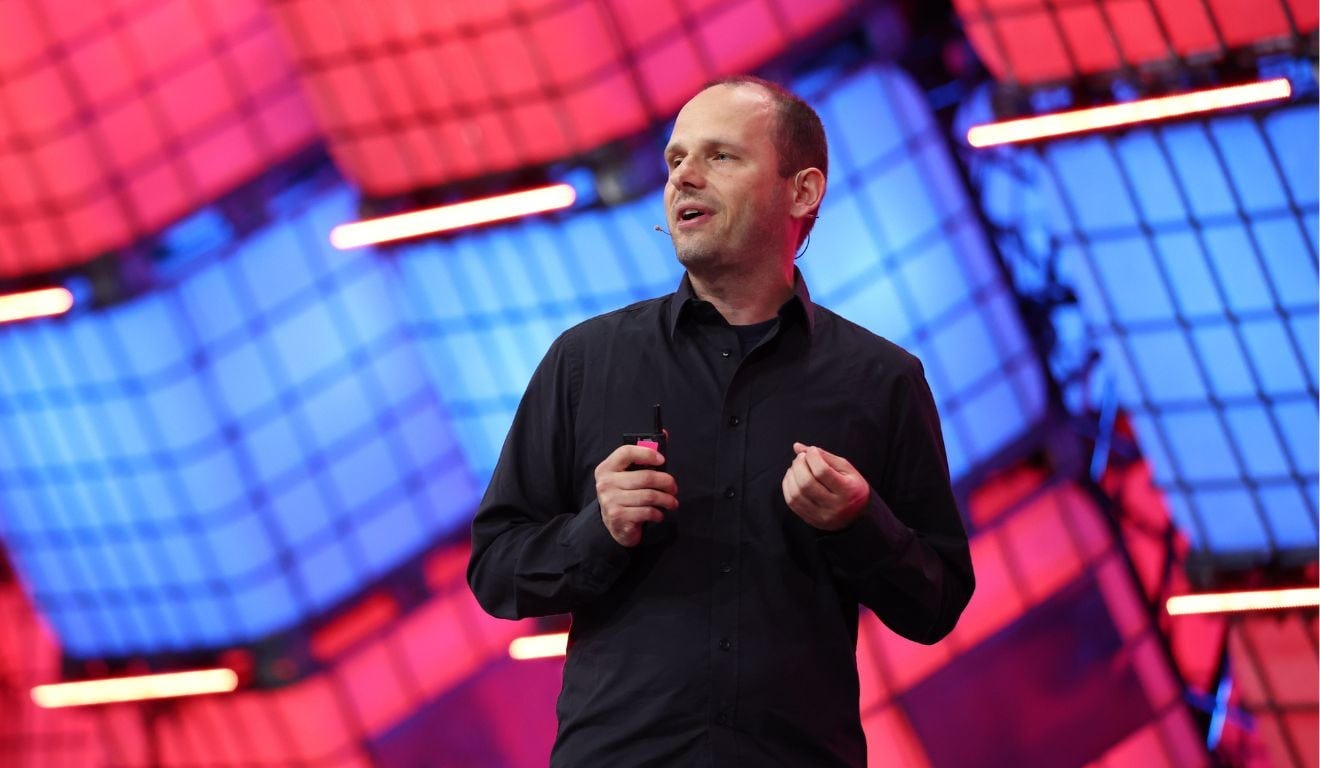 Ex-CEO do GitHub levanta US$ 60M para startup de IA para devs - Startups