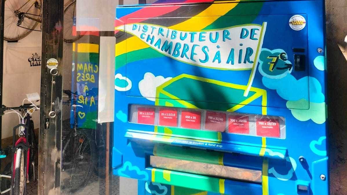 Distributeur de chambres a air