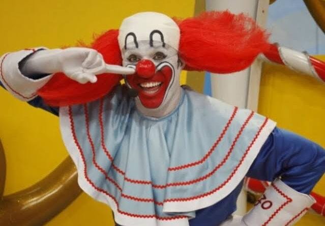 Pó, sexo e goró forte: a vida de Bozo, o palhaço mais louco da TV -  Iconografia da História