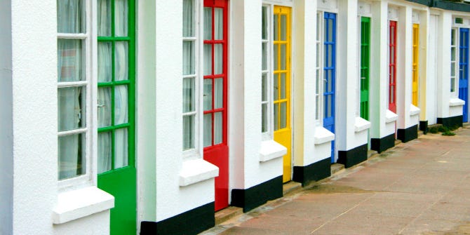 Le diverse strade che conducono all'impatto. Credit: Coloured Doors via PublicDomainPictures.