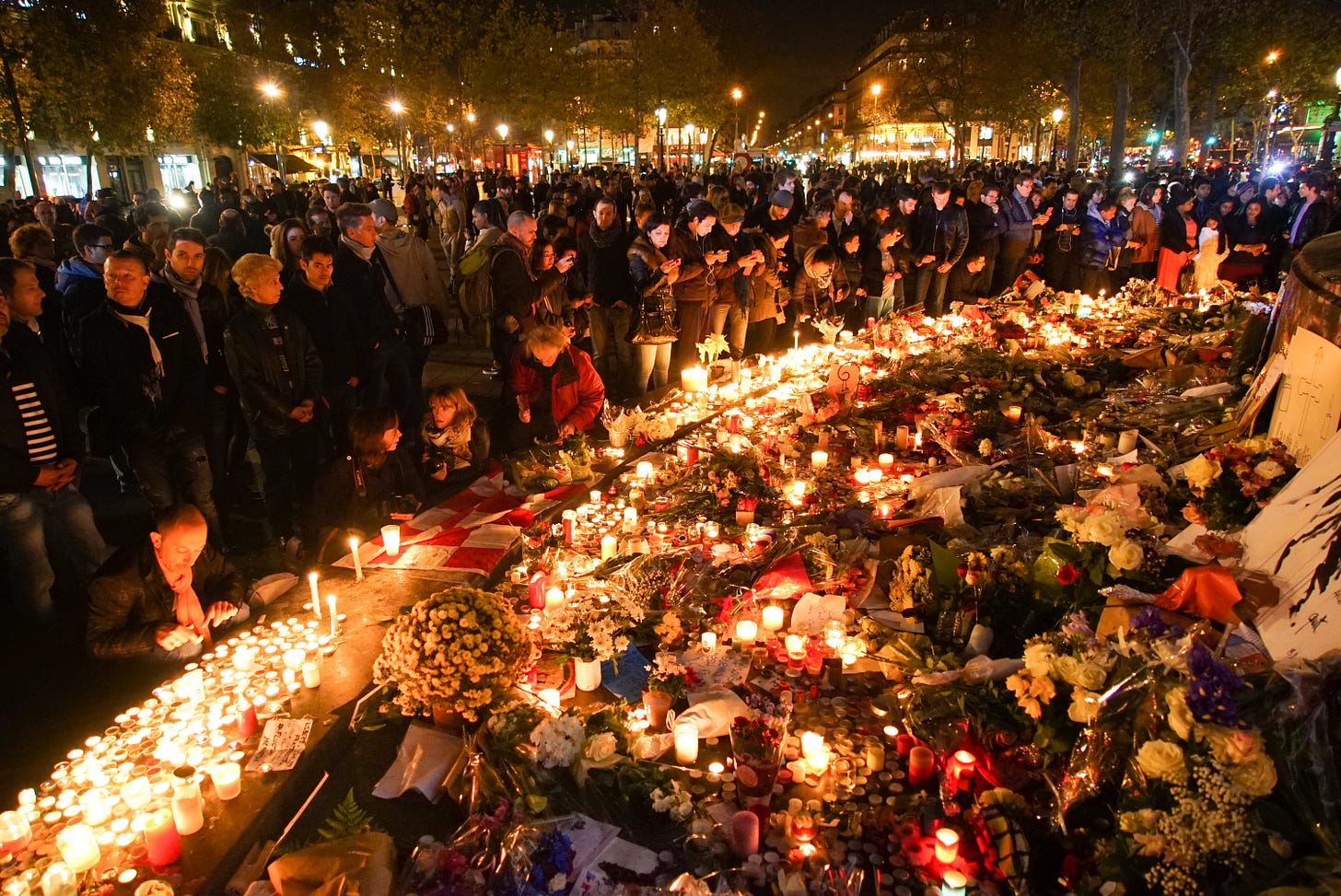File:Dozens of mourning people captured during civil service in remembrance of November 2015 Paris attacks victims. Western Europe, France, Paris, place de la République, November 15, 2015.jpg - Wikimedia Commons File:Dozens of mourning people captured during civil service in remembrance of November 2015 Paris attacks victims. Western Europe, France, Paris, place de la République, November 15, 2015.jpg - Wikimedia Commons