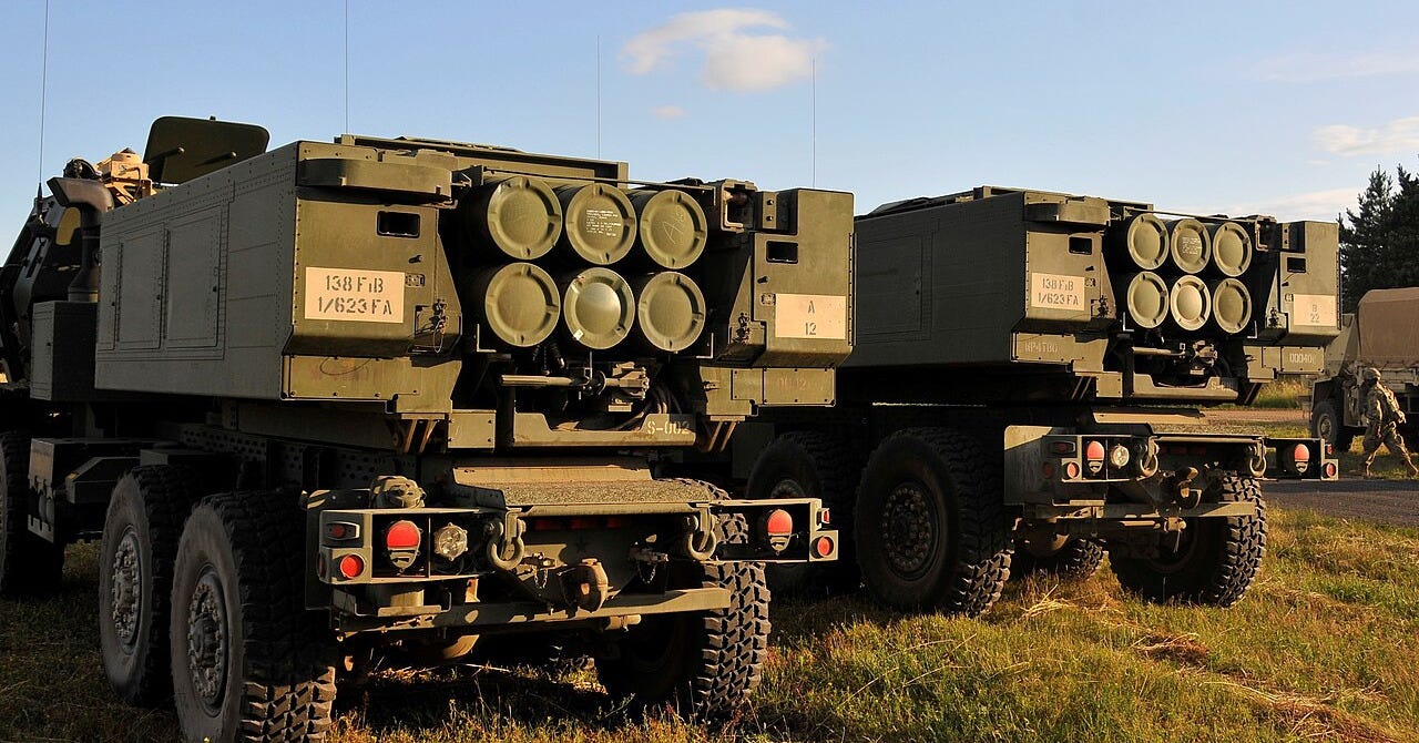 https://upload.wikimedia.org/wikipedia/commons/thumb/0/0f/180614-A-IY962-120_-_M142_High_Mobility_Artillery_Rocket_System_%28HIMARS%29_firing_during_Saber_Strike_18_%28Image_2_of_7%29.jpg/1280px-180614-A-IY962-120_-_M142_High_Mobility_Artillery_Rocket_System_%28HIMARS%29_firing_during_Saber_Strike_18_%28Image_2_of_7%29.jpg