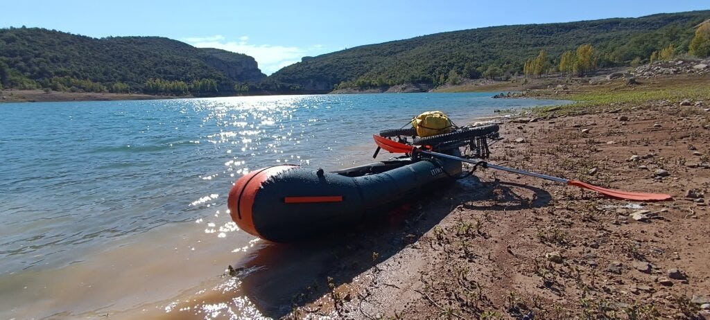 Bikerafting a la Serra del Montsec. Foto: Javi Castillo.