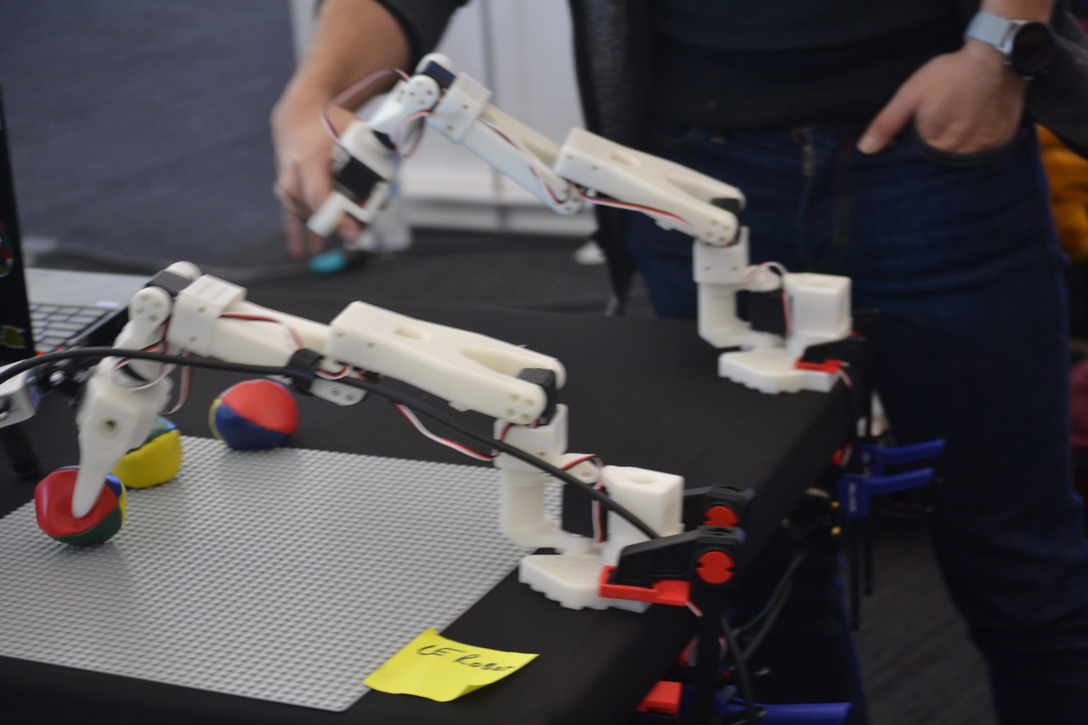 【完成品】Huggingface So arm 101 ロボットアーム Hugging Face releases a 3D-printed robotic arm starting at $100