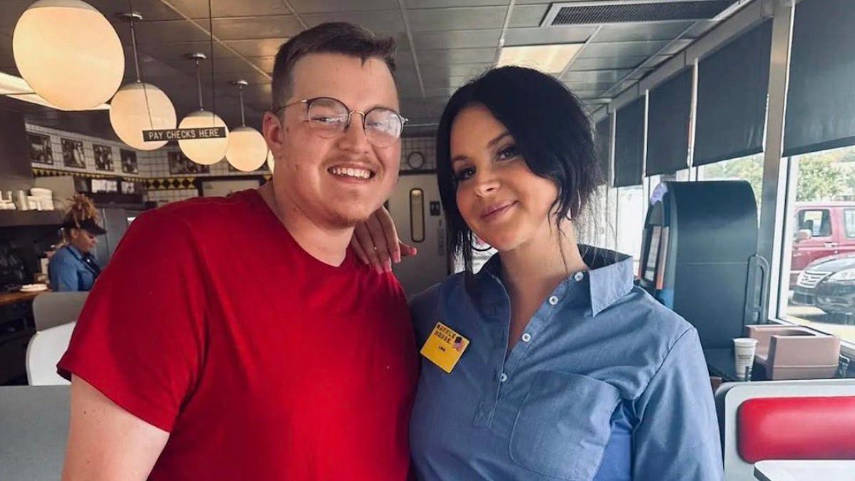 Lana Del Rey Works Shift at Alabama Waffle House