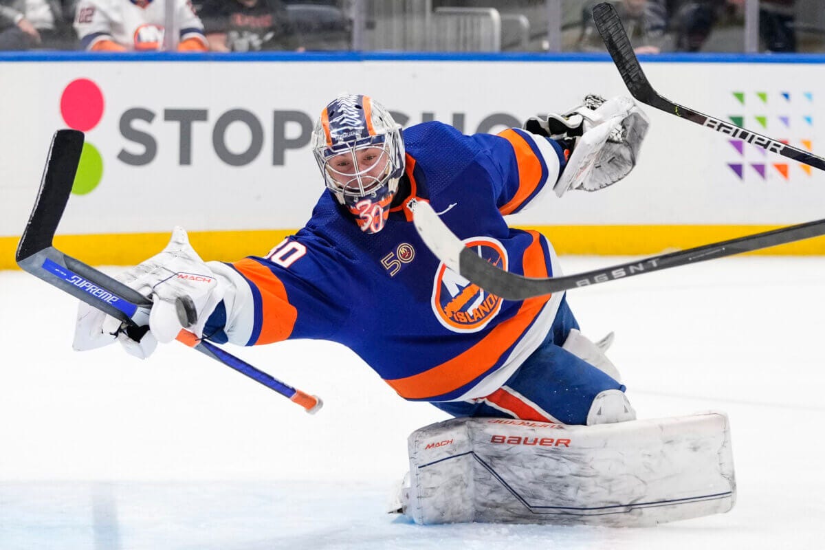 Ilya Sorokin's show-stopping save sparks Islanders in win over Maple Leafs | amNewYork Ilya Sorokin's show-stopping save sparks Islanders in win over Maple Leafs | amNewYork