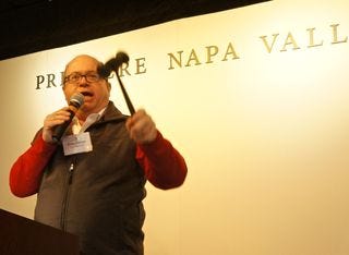 A - NVV Auctioneer Fritz Hatton in action A - NVV Auctioneer Fritz Hatton in action