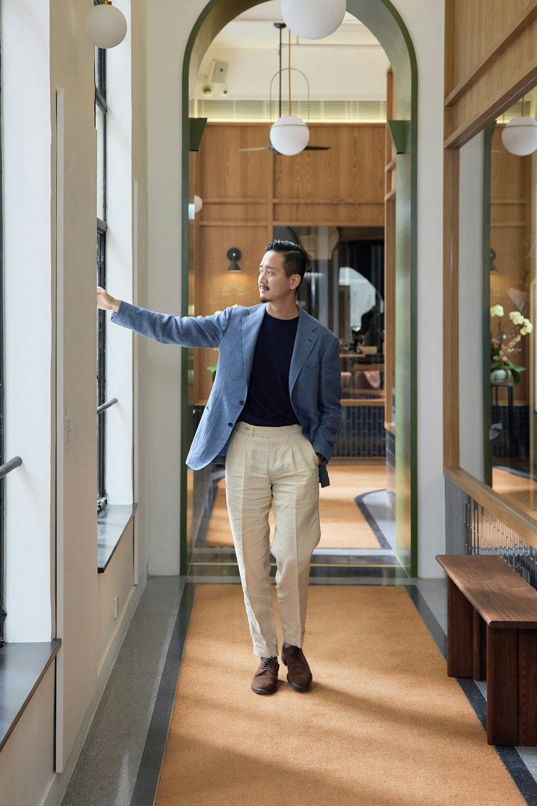 An image uploaded by bruce on May 13, 2024. May present: standing, suit trousers, shoulder, dress shirt, fixture.