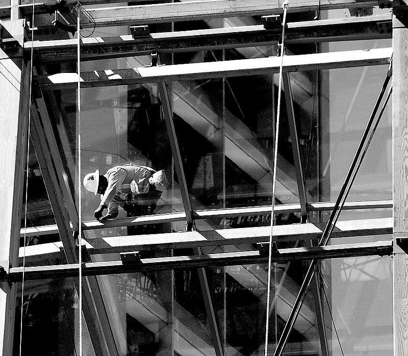 A person working on a metal structure

Description automatically generated