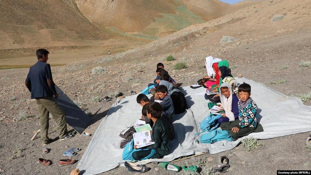 نیمی از مکتب‌ها در ولایت دایکندی تعمیر ندارند